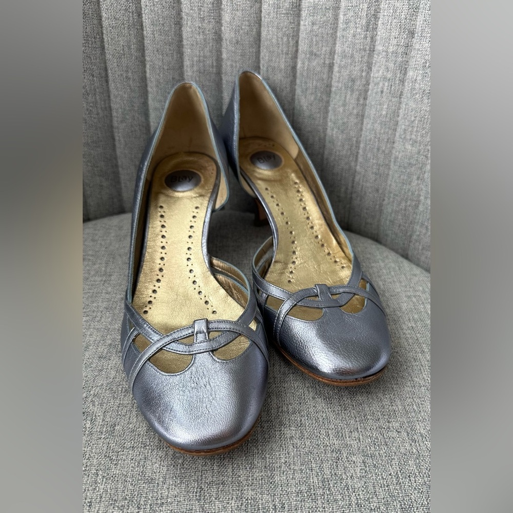 Blay Metallic Leather Cut Out Kitten Women’s Heels Size- 38 EU (7.5 US)